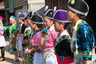 Luang Namtha Laos 12.24.2011 Kuzeybatı Laos kabilesindeki Hmong çocuklarına ait çok nadir görüntüler. Hmong Yeni Yılı, hasatın bitişinin kutlaması. Yeni yılın başlangıcı.. 