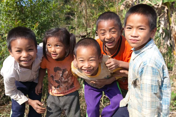 Luang Namtha Laos 12.24.2011 Laos kabile bölgesindeki çocuklar. Yüksek kalite fotoğraf