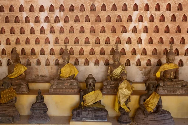 Tempels Luang Prabang Laos Met Boeddhabeelden Gedetailleerde Gouden Heiligdommen Hoge — Stockfoto