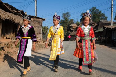 Luang Namtha Laos 12.24.2011 Hmong çocukları Laos 'un kuzeybatısındaki kabile bölgesinde 