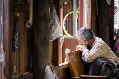 Inle Gölü, Myanmar 12.16.2015 kağıt yüzen köyde atölye çalışması