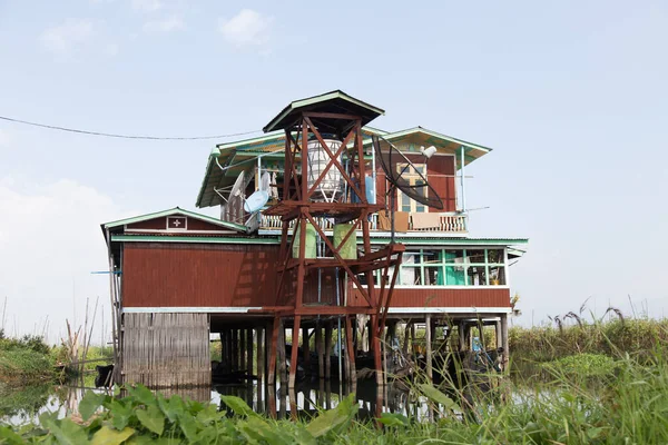 Inle Lake Myanmar 12.16.2015 floating village of Taunggyi houses built on stilts — Stock Image Inle Lake Myanmar 12.16.2015 floating village of Taunggyi houses built on stilts Stock Image
