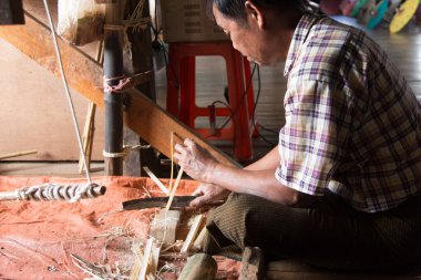 Inle Gölü, Myanmar 12.16.2015 kağıt yüzen köyde atölye çalışması
