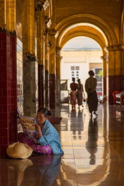 Mahamuni Buda Tapınağı, Mandalay, Myanmar 12.12.2015 İç Kesimler