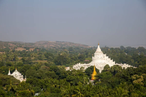 Fehér Pagoda Hsinbyume Paya templom, Mandalay, Mianmar — Stock Fotó