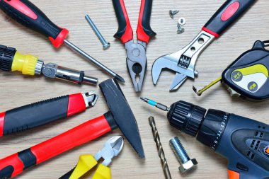İnşaat ve onarım için araç kümesi