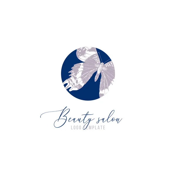 Szablon logo salonu piękności z ręcznie rysowanego motyla — Wektor stockowy