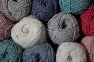 el sanatları için renkli yün topları grubu