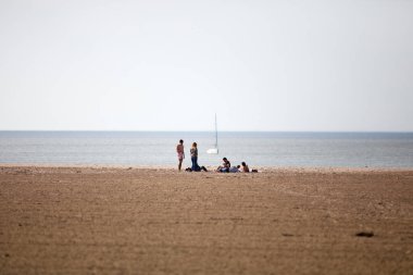 Normandiya 'da güneşli bir günde, kumsal, kumsal, deniz kenarında, Normandiya' da güneşli bir günde.