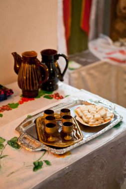 Tapınak Sunağında Kutsal Komünyon Hazırlığı