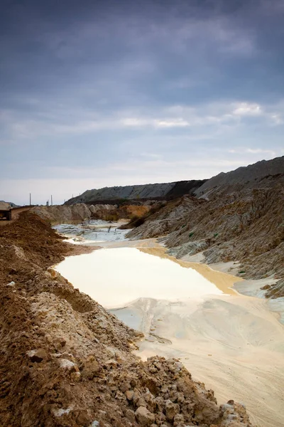 砂坑内における砂の沖積処理の抽出 — ストック写真