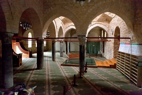 Crepúsculo Misterioso Dentro Mesquita Onde Rezam — Fotografia de Stock