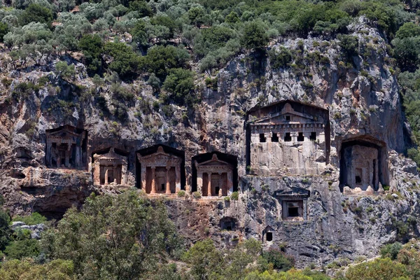 Kayalıklarda antik Lycia krallarının mezarları
