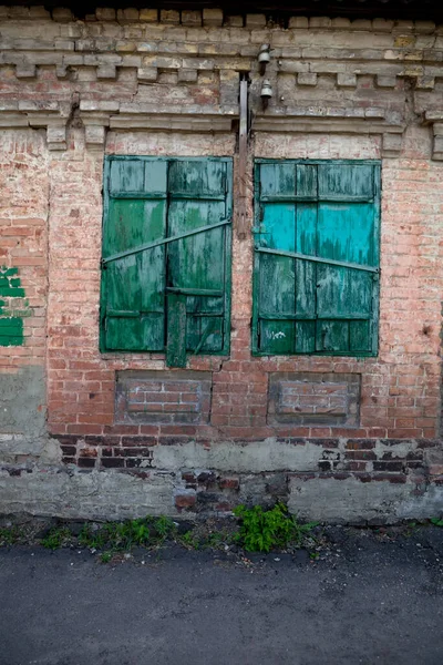 Est Dans Une Maison Abandonnée Avec Verre Coloré — Photo