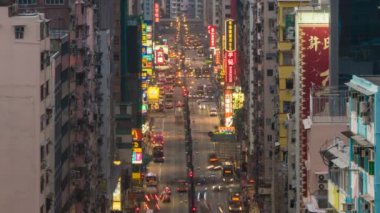 Hong Kong, Çin - Haziran 4, 2017:4 k timelapse video trafik meşgul sokakta Mongkok, Hong Kong'da bir popüler seyahat hedef.