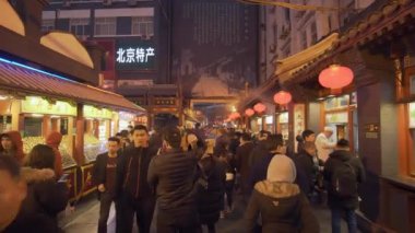 Beijing, Çin - Mar 17, insanların Beijing Wangfujing Snack Street 2018:4 k video