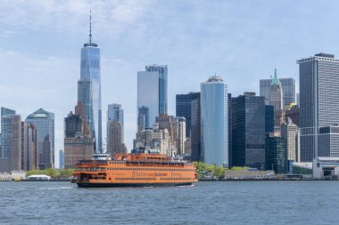 New York şehrinin Lower Manhattan doğru yelken Staten Adası feribot