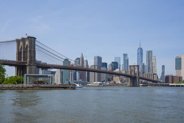 View of Manhattan skyline and Brooklyn Bridge in daytime