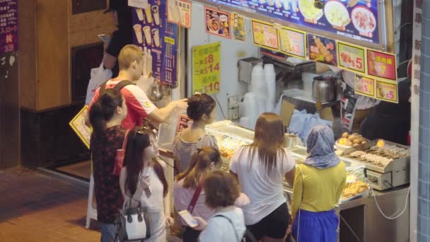 Hong Kong China Jun 2017 Video Personas Comprando Comida Callejera — Vídeos de Stock