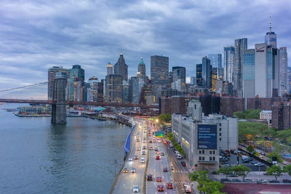 Manhattan Skyline y Brooklyn Bridge — Foto de Stock