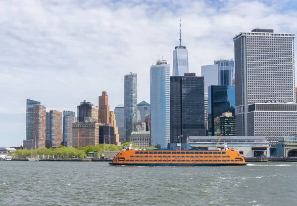 Staten Island Ferry au départ de Lower Manhattan à New York — Photo