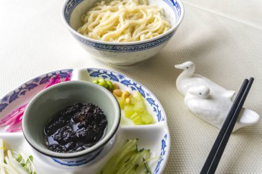 Beijing noodle ile soya fasulyesi yapıştırın
