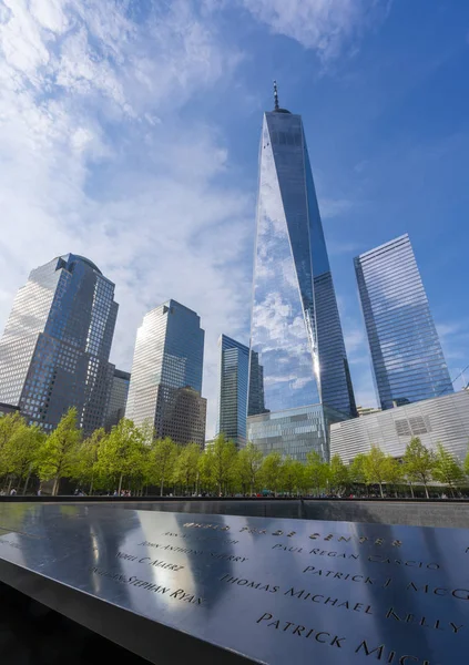 One World Trade Center och 911 Memorial — Stockfoto