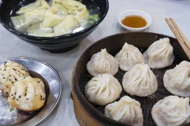 Shanghai hamur tatlısı, mantı ve xiaolongbao