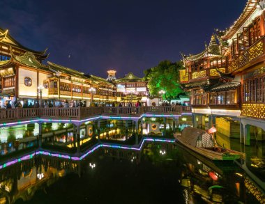 Geceleri Şanghay'nın Yuyuan Bazaarı