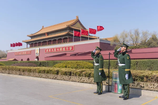 Hemelse vrede in Peking met soldaten die — Stockfoto