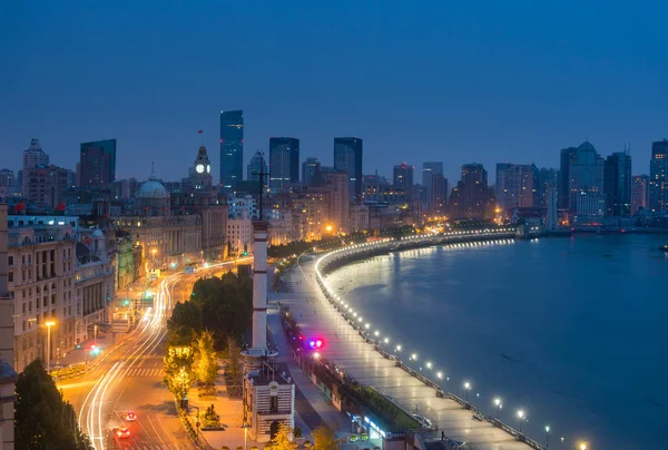 Le Bund à Shanghai au lever du soleil — Photo