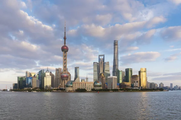 Shanghai bei Sonnenuntergang — Stockfoto