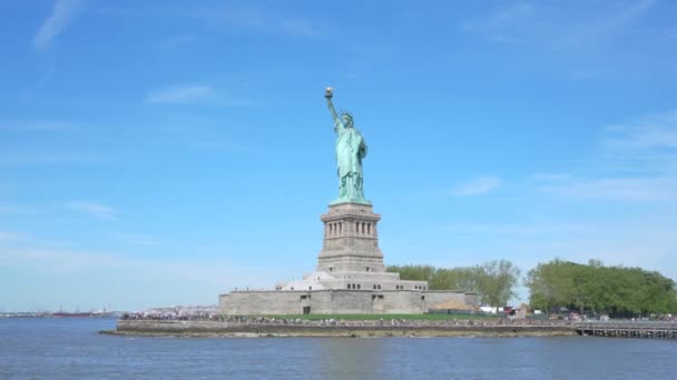 Съемка Статуи Свободы Нью Йорке — стоковое видео