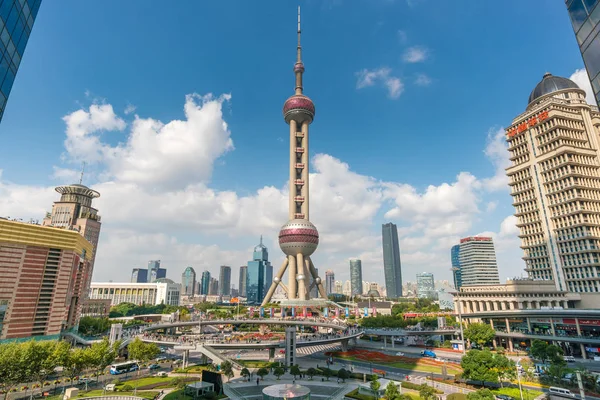 Oriental Pearl Tower en Shanghai — Foto de Stock