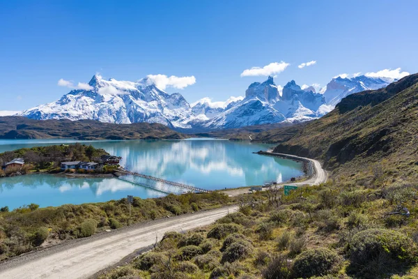 Montagnes et lac dans le Parc National de Torres del Paine au Chili — Photo