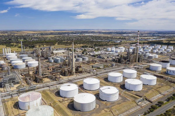 Foto aérea de una refinería de petróleo — Foto de Stock