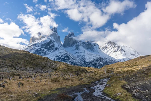 Sentier de randonnée dans le Parc National Torres del Paine au Chili — Photo
