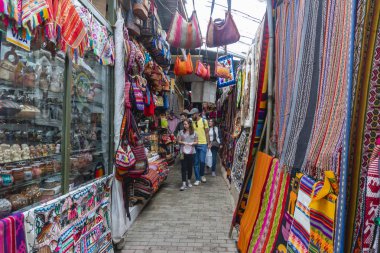 Machu Picchu Peru yakınındaki bir pazar ziyaret turistler