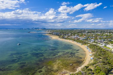 Brighton banyo kutularının ve Melbourne Cbd havadan görünümü
