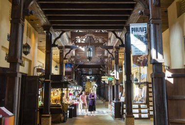 Souk Madinat Jumeirah de Dubai gelen turist
