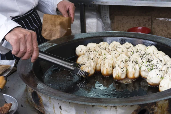 Shanghai pan fried pork dumpling — Stock Photo, Image