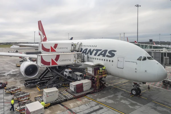 Самолет Qantas A380 прилетел в аэропорт Мелбурен — стоковое фото