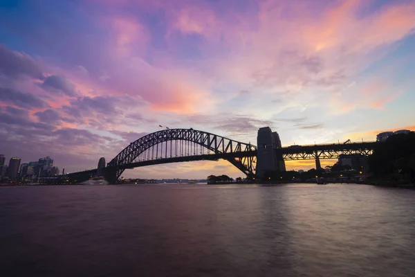 Sydney Harbour Bridge Vid Solnedgången Med Färgglada Himmel — Stockfoto