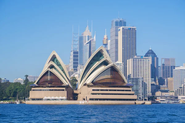 悉尼歌剧院和 cbd 在白天 — 图库照片