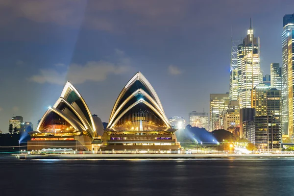 Sydney Opera House und cbd bei Nacht Stockfoto