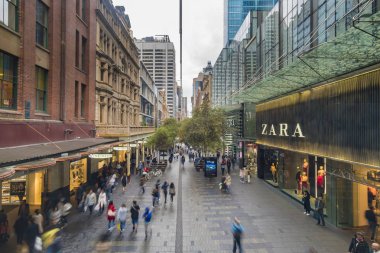 İnsanlar alışveriş bölgesi Sidney, Avustralya ziyaret