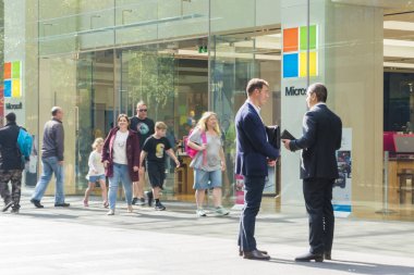 Sydney Microsoft amiral gemisi mağaza ziyaret insanlar görünümünü