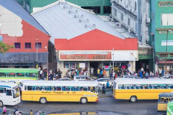 Uitzicht op een drukke straat in Suva, Fiji — Stockfoto