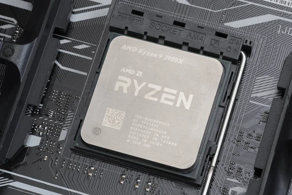 Processador Ryzen de terceira geração na placa-mãe — Fotografia de Stock