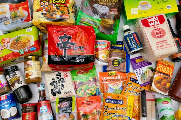 Verschiedene Produkte aus asiatischen Lebensmittelgeschäften — Stockfoto